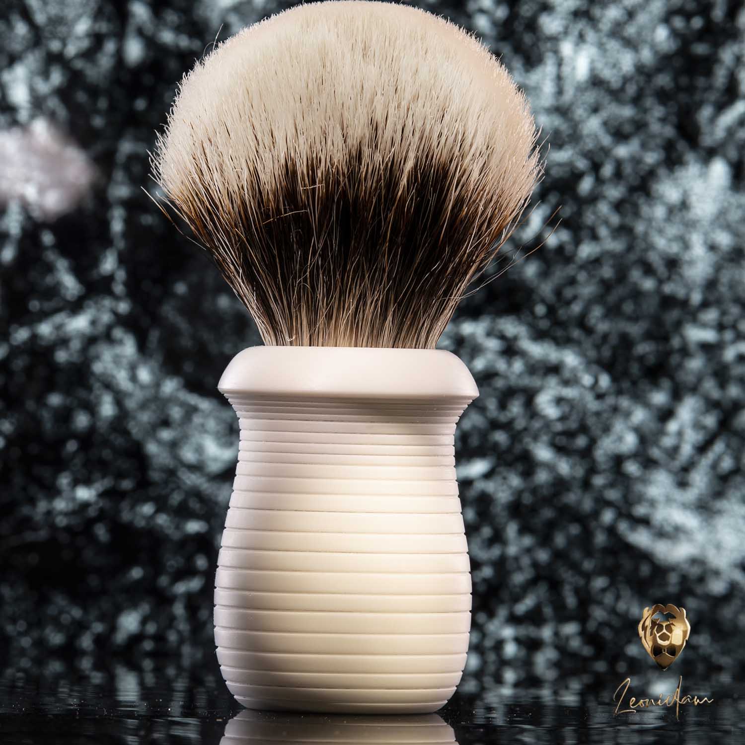 Handgemachter Rasierpinsel "Nest" 26/28mm