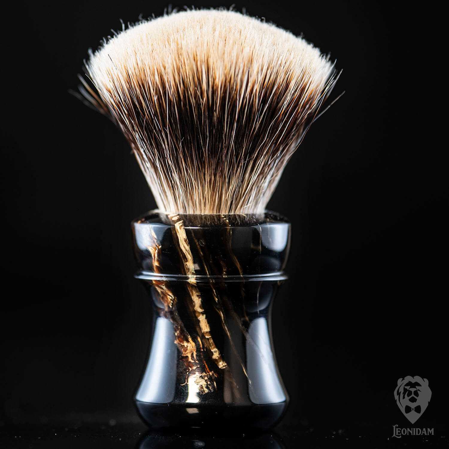 Handmade shaving brush "Carrera", with natural fiber and mixed black handle.