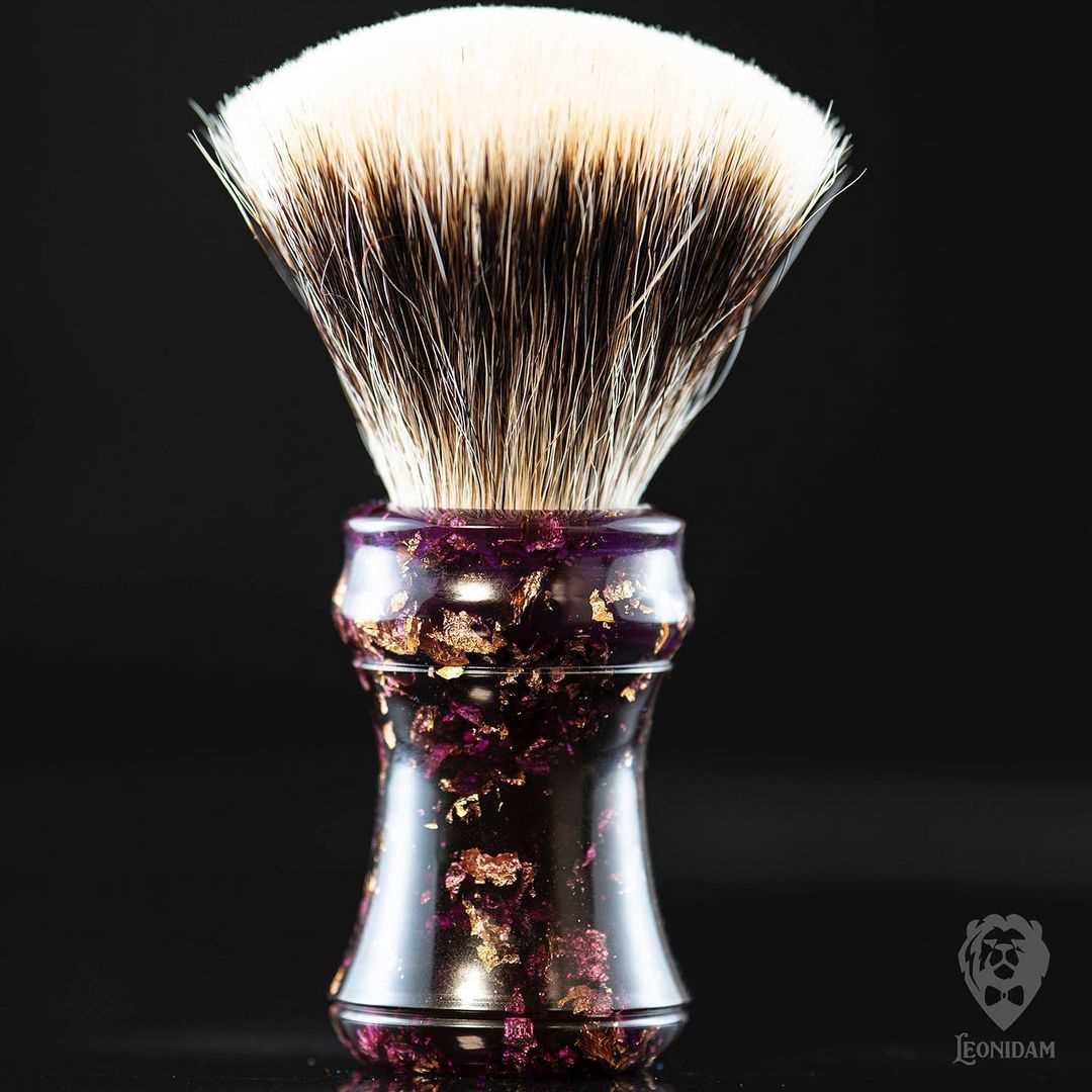 Handmade Shaving Brush "Cardinal" in polished purple resin and gold flakes