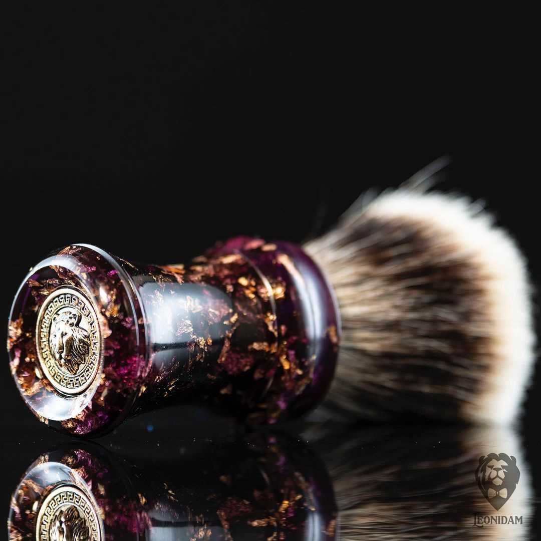 Handmade Shaving Brush "Cardinal" in polished purple resin and gold flakes