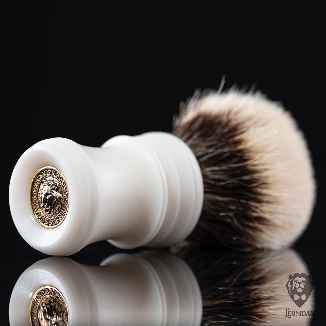 Handmade shaving brush "Fujisan", with matte white hand poured resin handle.